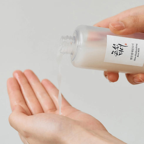 Glow Replenishing Rice Milk de la Beauty of Joseon redă pielii luminozitatea naturală. Bogat în antioxidanți și nutrienți, ajută la uniformizarea tonului și menținerea hidratării. wowskin.ro